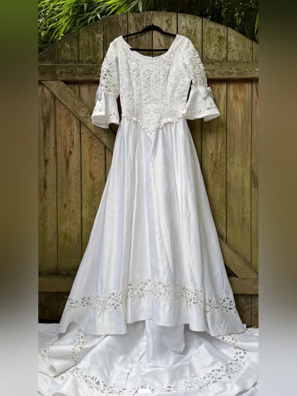 Stunning A-line/Ballgown Floral Beaded Vintage Wedding Dress with Bell Sleeves